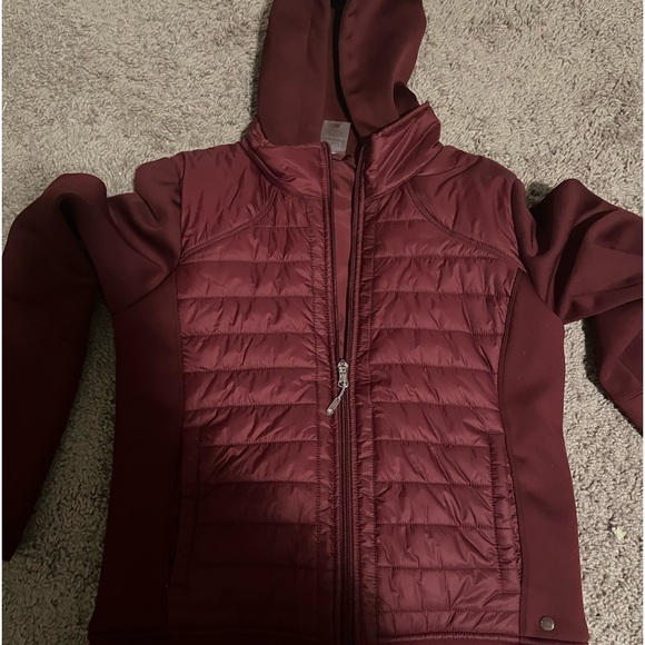 CALIA by Carrie Underwood Jackets & Blazers - This is a beautiful Calia by Carrie Underwood running jacket